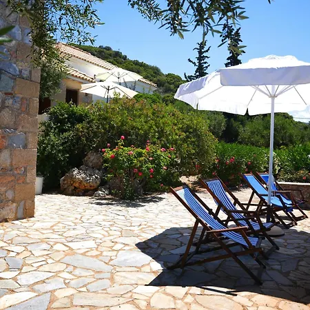 Majolika Entire Traditional Stone Estate Lévktron