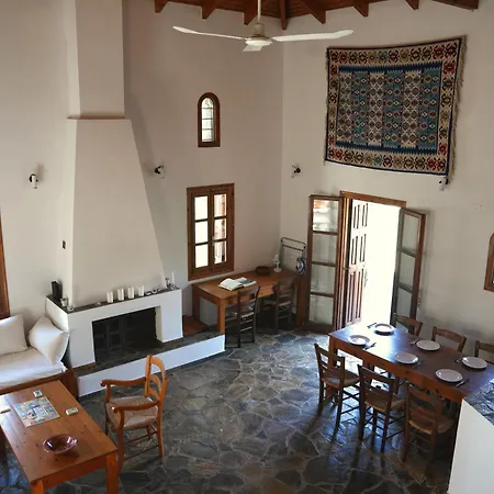 Majolika Entire Traditional Stone Estate Lévktron