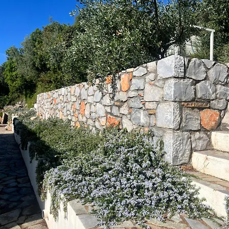 Majolika Entire Traditional Stone Estate Lévktron